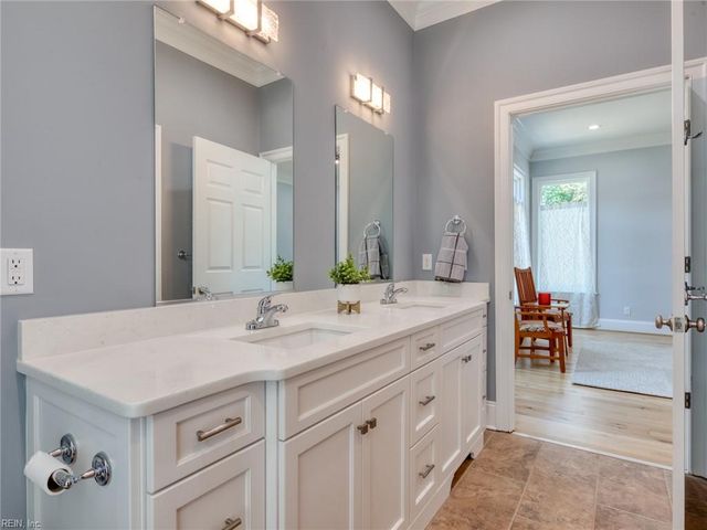 7877 Berkeley DR, Gloucester Point, VA 23062