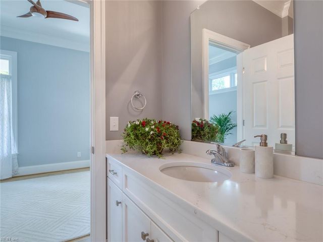 7877 Berkeley DR, Gloucester Point, VA 23062