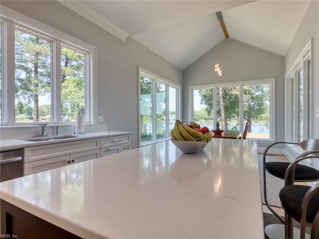 7877 Berkeley DR, Gloucester Point, VA 23062
