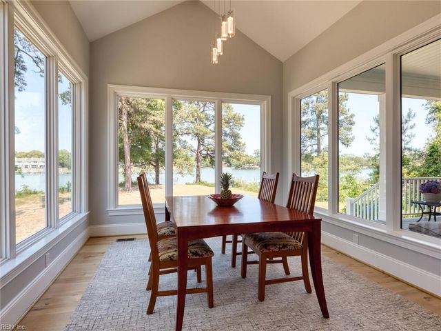 7877 Berkeley DR, Gloucester Point, VA 23062