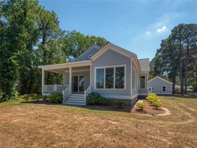 7877 Berkeley DR, Gloucester Point, VA 23062