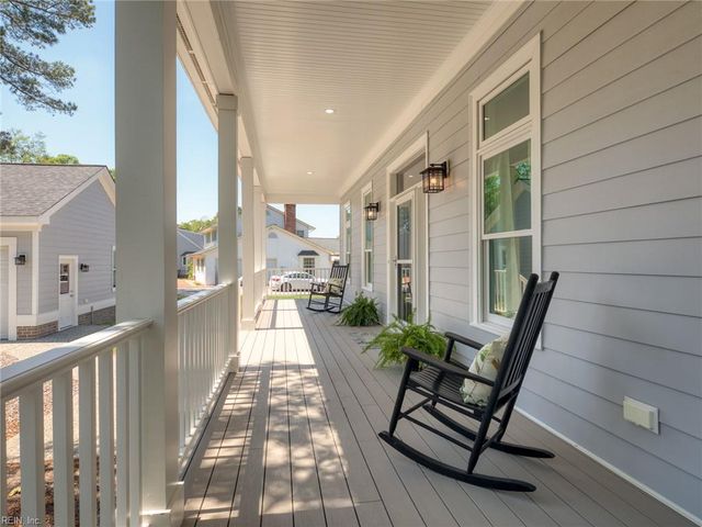 7877 Berkeley DR, Gloucester Point, VA 23062