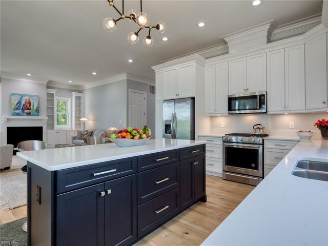 7877 Berkeley DR, Gloucester Point, VA 23062