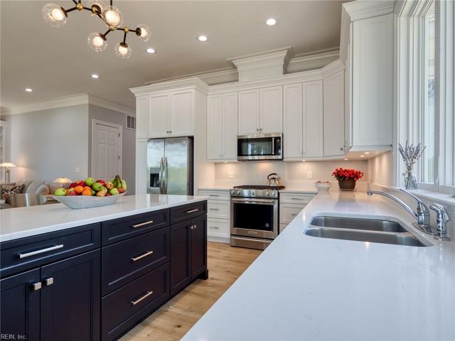 7877 Berkeley DR, Gloucester Point, VA 23062