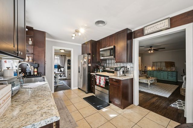 4628 Ridgemont Road, Haltom City, TX 76117