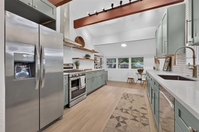 911 29TH STREET N, St Petersburg, FL 33713