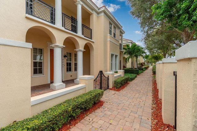 8257 NW 8th Way, Boca Raton, FL 33487