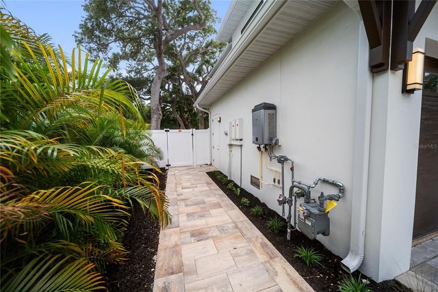 3800 FLORES AVENUE, Sarasota, FL 34239