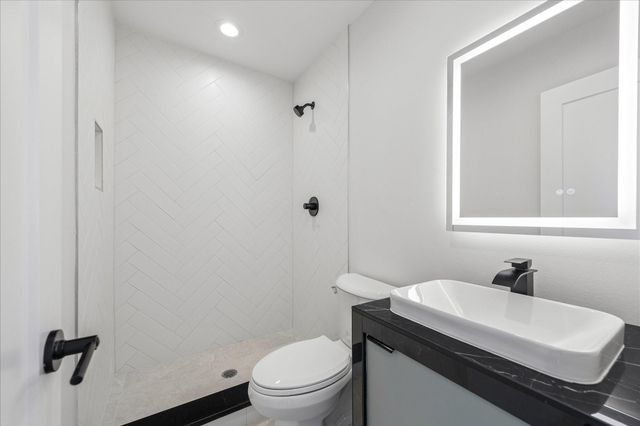 3903 Yale Heights Drive, Houston, TX 77018