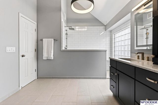 4220 N 166th Street, Omaha, NE 68116