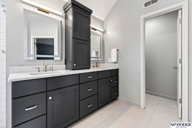 4220 N 166th Street, Omaha, NE 68116