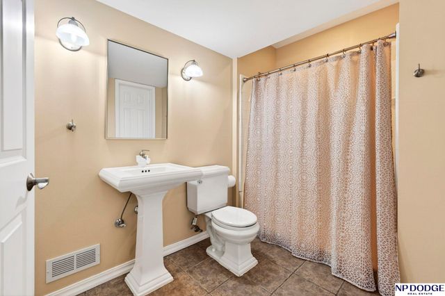 4220 N 166th Street, Omaha, NE 68116