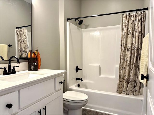 13850 Indian Ridge, St Joseph, MO 64505