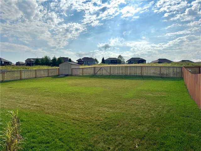 13850 Indian Ridge, St Joseph, MO 64505