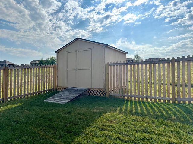 13850 Indian Ridge, St Joseph, MO 64505