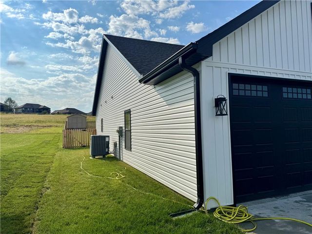 13850 Indian Ridge, St Joseph, MO 64505