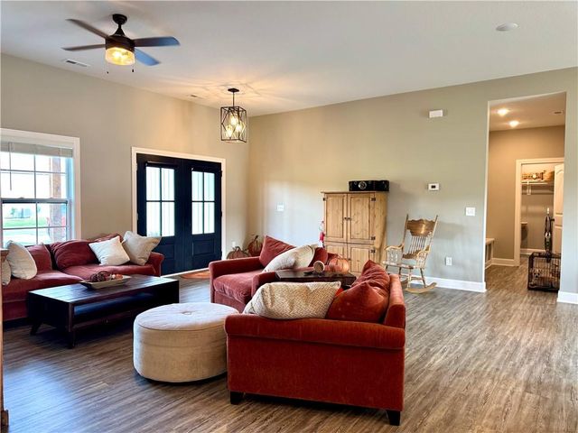 13850 Indian Ridge, St Joseph, MO 64505