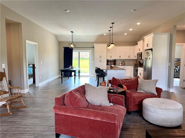 13850 Indian Ridge, St Joseph, MO 64505