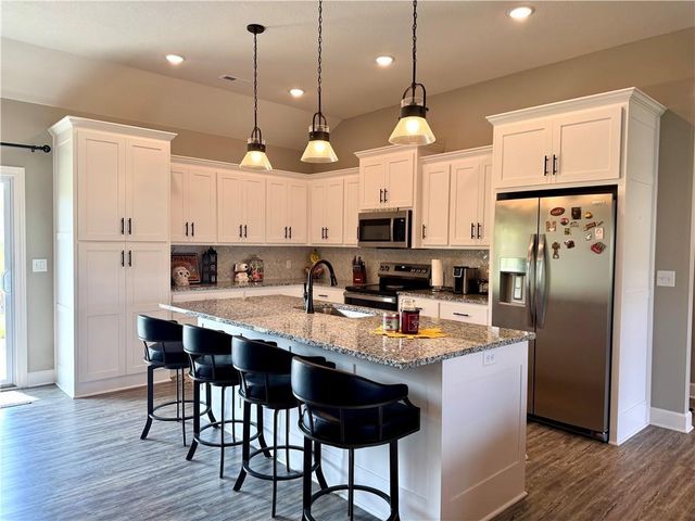 13850 Indian Ridge, St Joseph, MO 64505