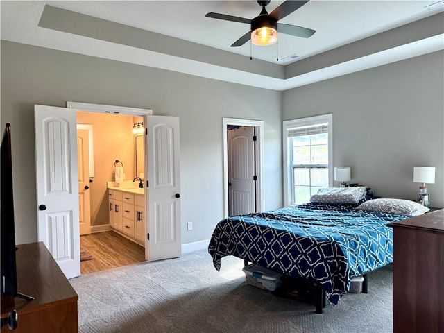 13850 Indian Ridge, St Joseph, MO 64505