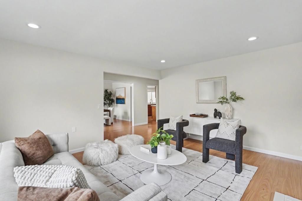 Image 10 of property listing at 850 Roble Drive, Sunnyvale, CA 94086