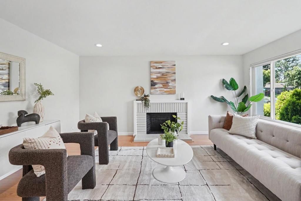 Image 12 of property listing at 850 Roble Drive, Sunnyvale, CA 94086