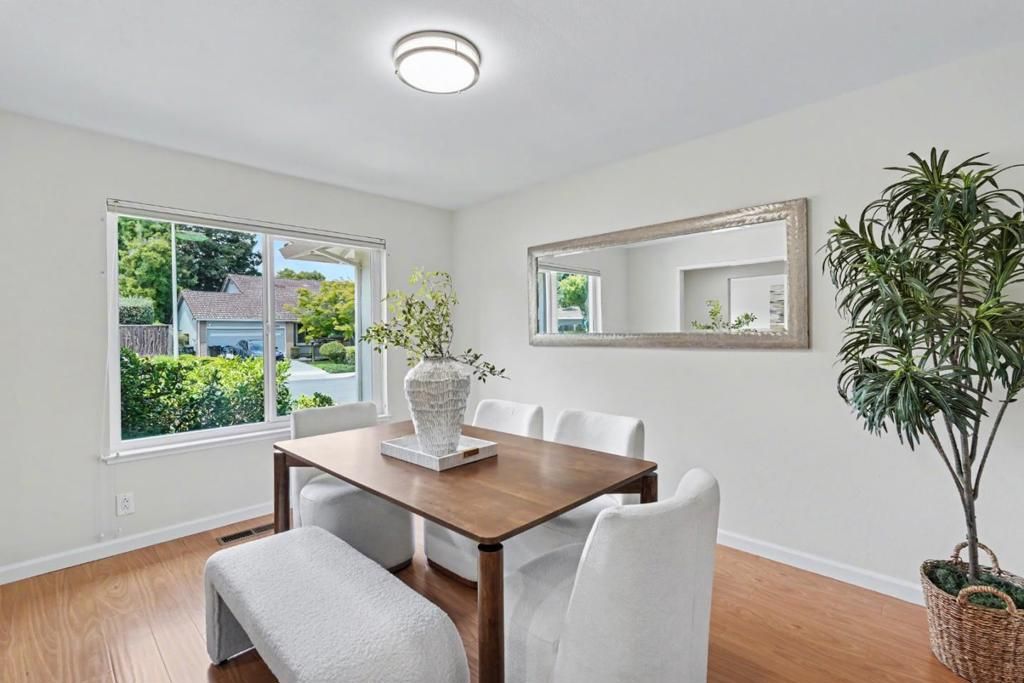 Image 13 of property listing at 850 Roble Drive, Sunnyvale, CA 94086