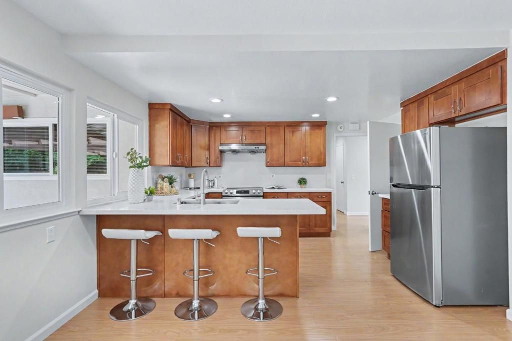Image 17 of property listing at 850 Roble Drive, Sunnyvale, CA 94086