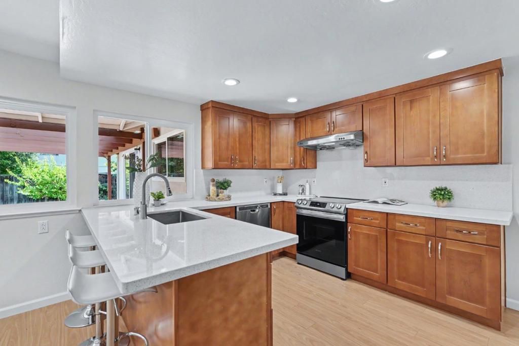 Image 19 of property listing at 850 Roble Drive, Sunnyvale, CA 94086
