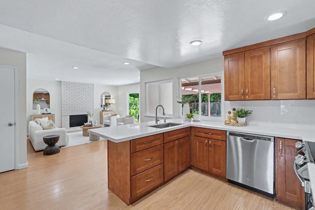 Image 20 of property listing at 850 Roble Drive, Sunnyvale, CA 94086