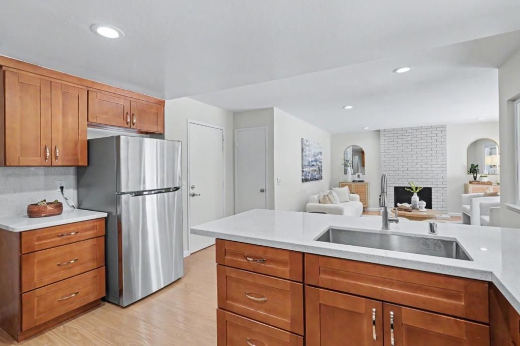 Image 21 of property listing at 850 Roble Drive, Sunnyvale, CA 94086