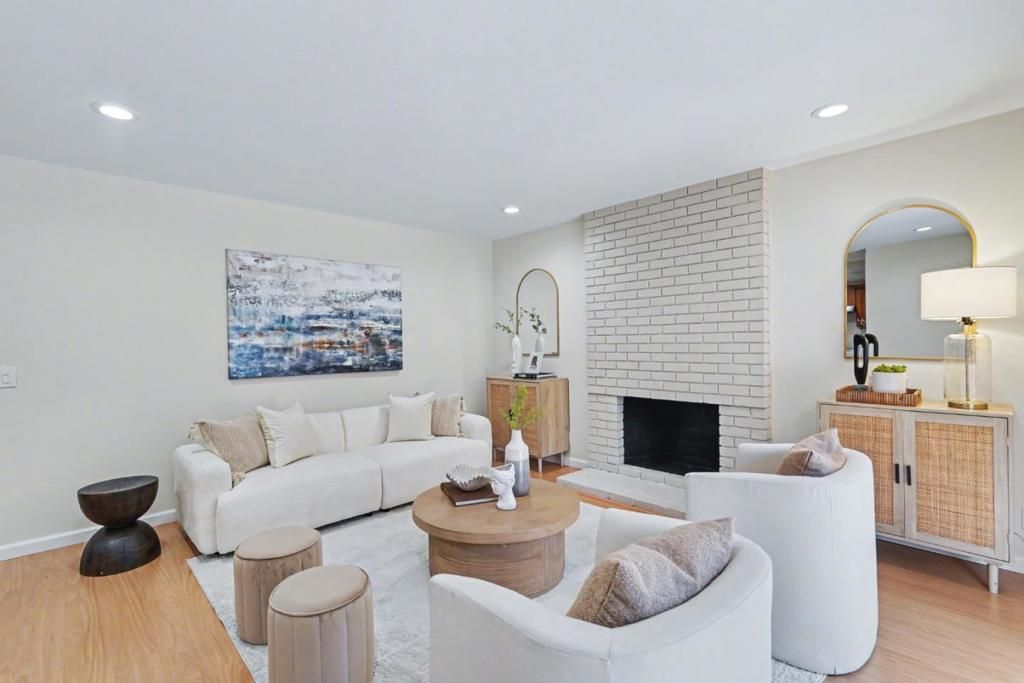 Image 27 of property listing at 850 Roble Drive, Sunnyvale, CA 94086
