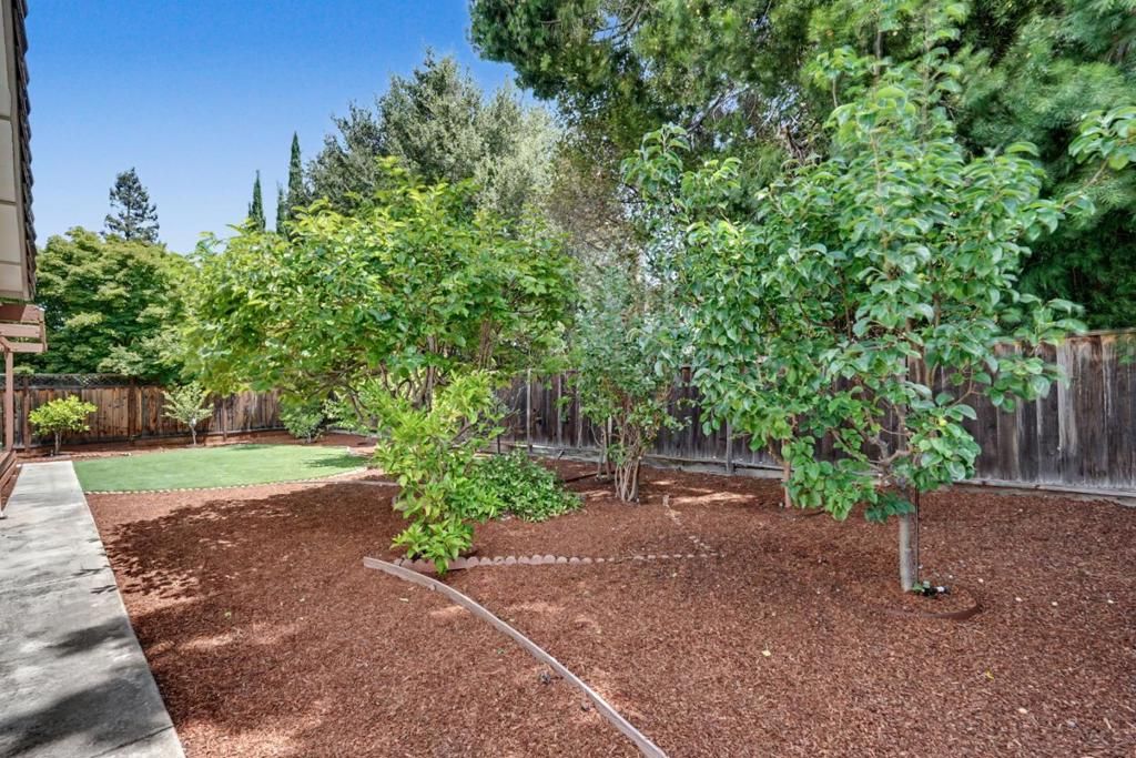 Image 49 of property listing at 850 Roble Drive, Sunnyvale, CA 94086