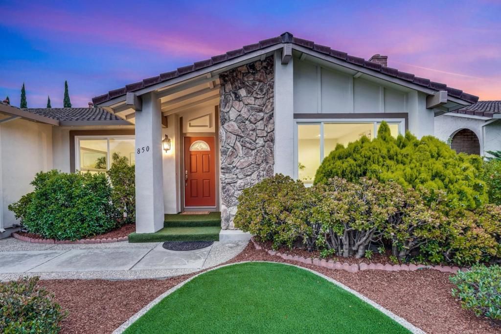 Image 5 of property listing at 850 Roble Drive, Sunnyvale, CA 94086
