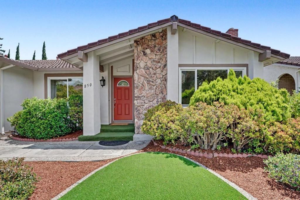 Image 6 of property listing at 850 Roble Drive, Sunnyvale, CA 94086