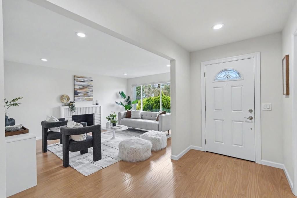 Image 7 of property listing at 850 Roble Drive, Sunnyvale, CA 94086