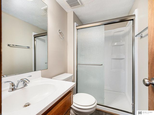 13409 S 33 Street, Bellevue, NE 68123