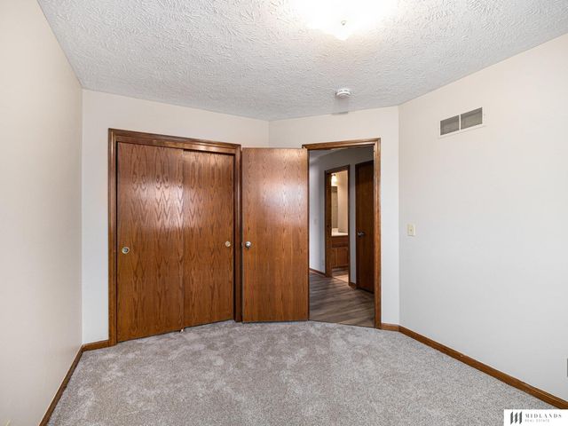 13409 S 33 Street, Bellevue, NE 68123