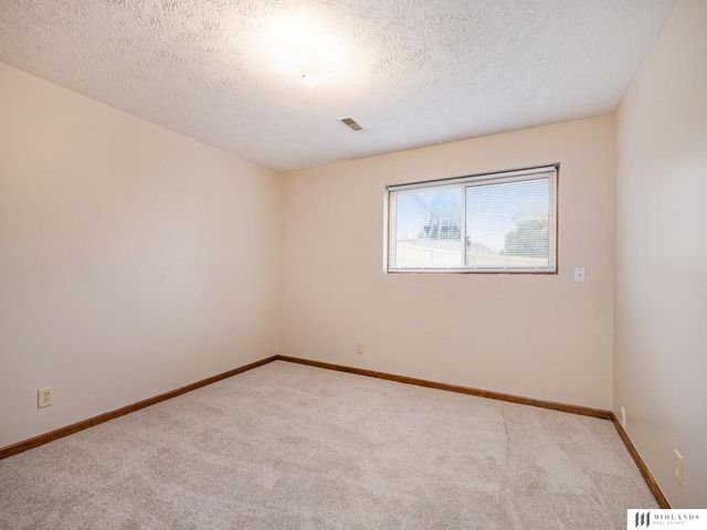 13409 S 33 Street, Bellevue, NE 68123