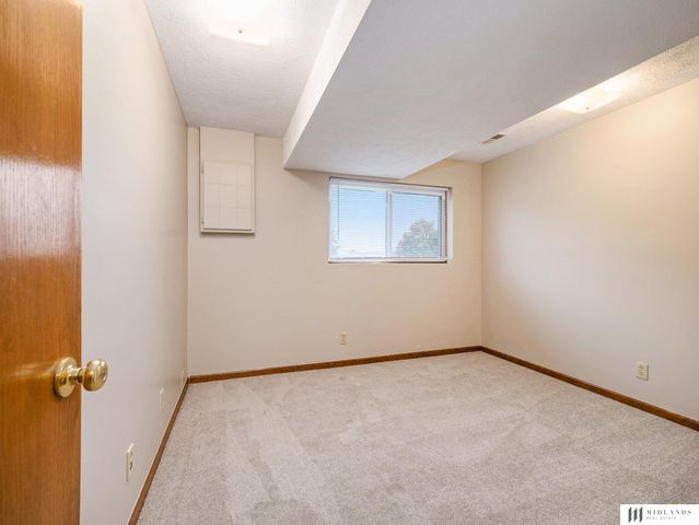 13409 S 33 Street, Bellevue, NE 68123