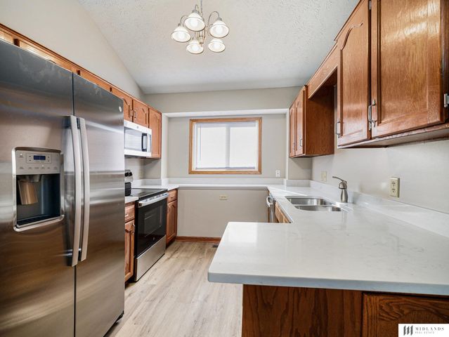 13409 S 33 Street, Bellevue, NE 68123