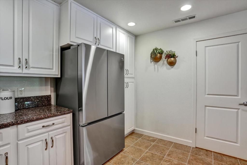 Image 5 of property listing at 39 Bassett Street, San Jose, CA 95110