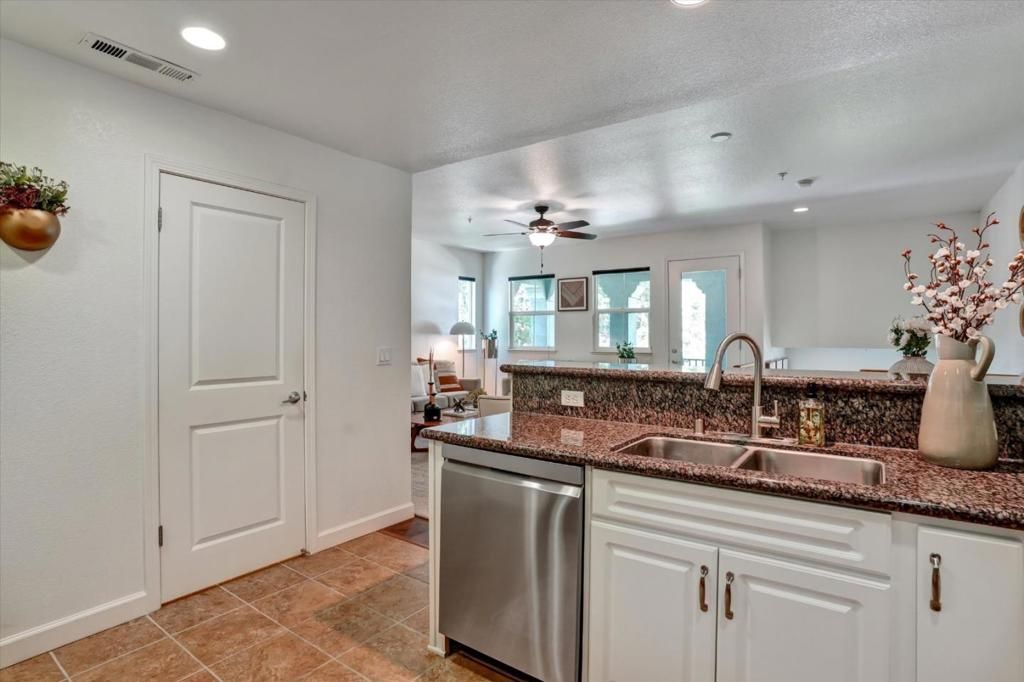 Image 6 of property listing at 39 Bassett Street, San Jose, CA 95110