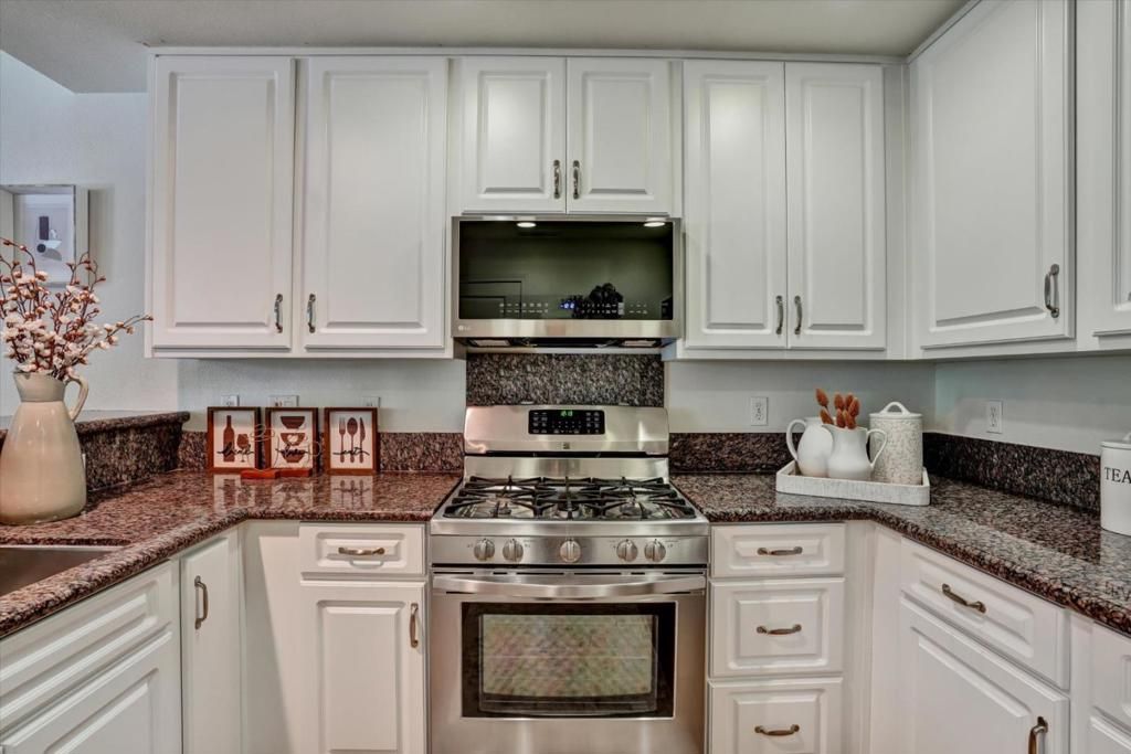 Image 7 of property listing at 39 Bassett Street, San Jose, CA 95110