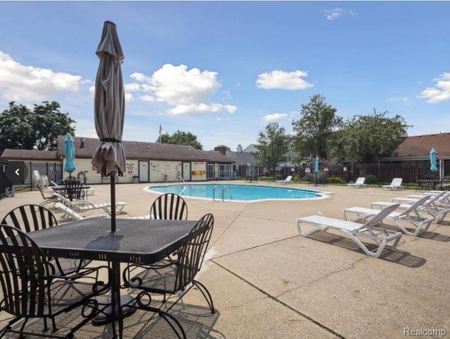 39547 Heatherheath Drive, Clinton Township, MI 48038