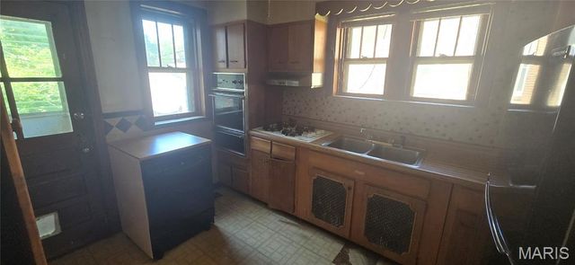7330 Shaftesbury Avenue, St Louis, MO 63130