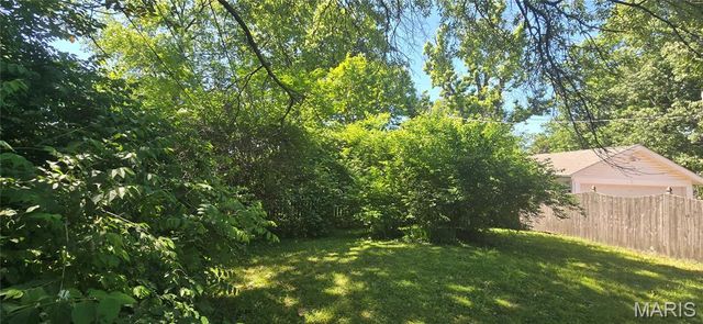 7330 Shaftesbury Avenue, St Louis, MO 63130