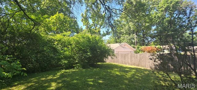 7330 Shaftesbury Avenue, St Louis, MO 63130