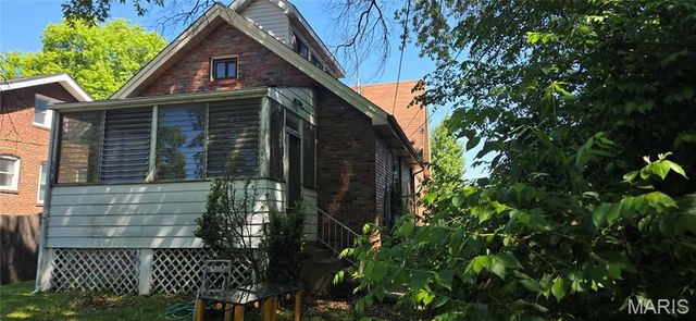 7330 Shaftesbury Avenue, St Louis, MO 63130
