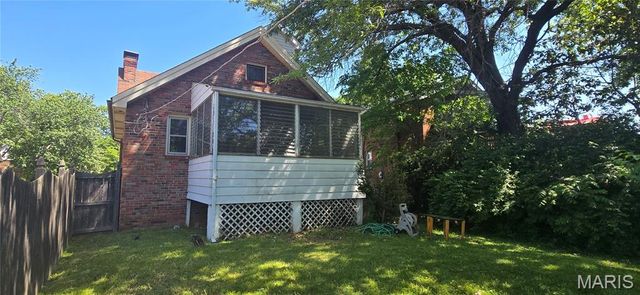 7330 Shaftesbury Avenue, St Louis, MO 63130